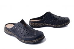 RIEKER 46395-14 blue, klapki damskie. Niebieskie klapki damskie Rieker, w ażurowe wzory, z gumy, bez obcasa, bez zapięcia. Za 299.90 zł.