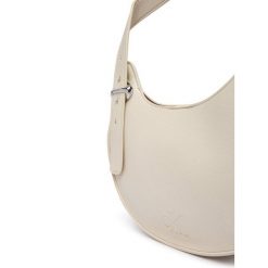 Torebka Calvin Klein. Białe torebki klasyczne damskie Calvin Klein, bez dodatków. Za 449.99 zł.