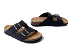 DR. BRINKMANN 600133-01 schwarz, klapki damskie. Czarne klapki damskie Dr. Brinkmann, bez wzorów, ze skóry, bez obcasa, bez zapięcia. Za 264.90 zł.
