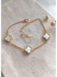 Miu Silver Pozłacana bransoletka z cyrkoniami i masą perłową rozmiar: onesize. Białe bransoletki damskie Miu Silver, pozłacane. Za 121.99 zł.