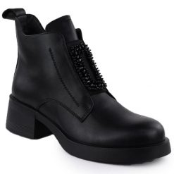 Skórzane botki damskie z ozdobą czarne D&A S.Barski Premium Collection JC52-869. Czarne botki damskie S.BARSKI, ze skóry, eleganckie, bez obcasa, bez zapięcia. Za 289.99 zł.