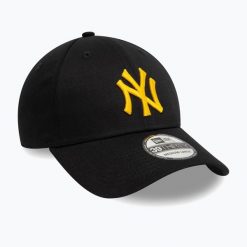 Czapka z daszkiem New Era League Essential 39Thirty New York Yankees. Czarne czapki z daszkiem damskie New Era, bez wzorów. Za 119.99 zł.