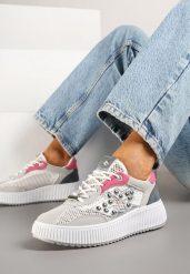 Szaro-Różowe Sneakersy z Nitami i Gwiazdą Viroti. Szare obuwie sportowe damskie Born2be, z jeansu, bez zapięcia. Za 109.99 zł.