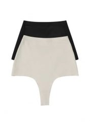 Stringi shape bezszwowe, średni stopień modelowania sylwetki (2 pary). Czarne stringi bonprix, bez wzorów. Za 77.99 zł.