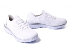 RIEKER M5074-80 white, półbuty damskie. Białe półbuty damskie Rieker, bez wzorów, bez obcasa, bez zapięcia. Za 329.90 zł.