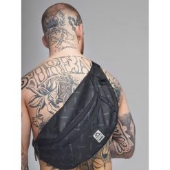 MANTO saszetka PULSE XXL czarna. Czarne nerki i saszetki damskie MANTO, bez wzorów. W wyprzedaży za 119.00 zł.