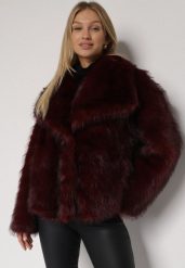 Bordowa Kurtka Futerko z Szerokim Kołnierzem Vertilira. Czerwone kurtki damskie Born2be, m, bez wzorów, z futra, bez kaptura. Za 229.99 zł.
