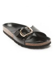 Mandel Klapki w kolorze czarnym rozmiar: 39. Czarne klapki damskie Mandel, bez wzorów, z otwartym noskiem, bez obcasa, bez zapięcia. Za 130.99 zł.