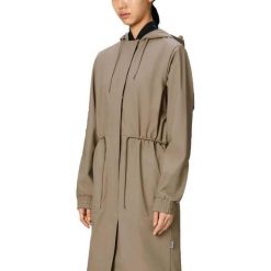 Kurtka RAINS STRING W PARKA W3 Beżowy. Brązowe parki damskie Rains, z syntetyku, bez kaptura. Za 527.10 zł.