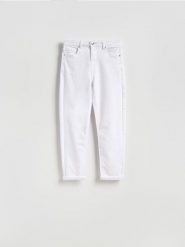 Jeansy boyfriend slim - biały. Białe jeansy damskie Reserved. Za 129.99 zł.