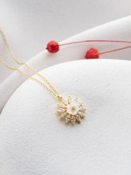 Lodie Silver Pozłacany naszyjnik z zawieszką - dł. 42 cm rozmiar: onesize. Szare naszyjniki damskie Lodie Silver, z cyrkonią, pozłacane. Za 121.99 zł.