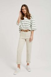 Jeansy mom fit bężowe. Brązowe jeansy damskie MOODO. W wyprzedaży za 64.99 zł.