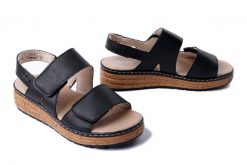 RIEKER 62761-00 black, sandały damskie. Czarne sandały damskie Rieker, bez wzorów, z gumy, bez obcasa, bez zapięcia. Za 237.93 zł.