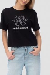 GUESS Czarny damski t-shirt na krótki rękaw z wyszywanym logo Gabi, Rozmiar L. Czarne t-shirty damskie Guess, l, z aplikacjami, bez kołnierzyka. Za 219.99 zł.