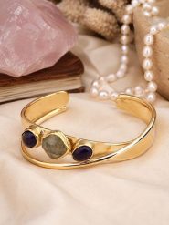 L'Atelier de Gaia Pozłacana bransoletka z kamieniami księżycowymi i onyksami rozmiar: onesize. Czarne bransoletki damskie L'Atelier de Gaia, pozłacane. Za 51.95 zł.