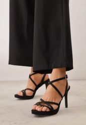 Czarne Eleganckie Sandały VICES na Szpilce z Przeplatanymi Paskami Adreviana. Czarne sandały damskie Born2be, bez wzorów, z satyny, bez obcasa, na obcasie, bez zapięcia. Za 119.99 zł.