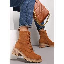 Brązowe Botki ze Sznurowaniem Ditra. Brązowe botki damskie Renee, eleganckie, przed kolano, bez obcasa, na płaskiej podeszwie, bez zapięcia. Za 139.99 zł.