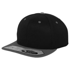110 Czapka Z Daszkiem Typu Snapback. Czarne czapki z daszkiem damskie FLEXFIT, bez wzorów. Za 95.99 zł.