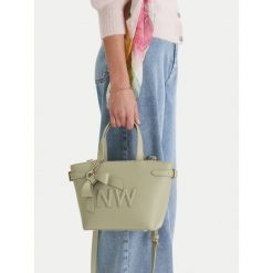 Torebka Nine West. Zielone torebki klasyczne damskie Nine West, bez dodatków. Za 329.99 zł.