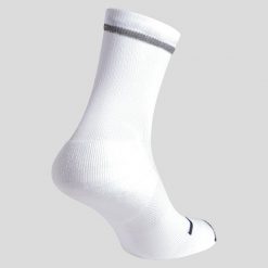 Skarpety Odlo CERAMICOOL REFLECTIVE. Białe skarpetki damskie ODLO, bez wzorów. Za 86.32 zł.