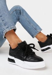 Czarne Sneakersy z Grubymi Sznurowadłami i Platformą Onaess. Czarne obuwie sportowe damskie Born2be, bez zapięcia. Za 109.99 zł.