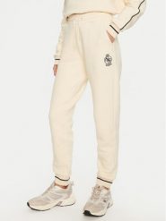Guess Spodnie dresowe Nia V4BB06 KCHU1 Beżowy Regular Fit. Brązowe spodnie dresowe damskie Guess, m, z aplikacjami, z bawełny. Za 379.99 zł.