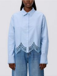 Koszula z ażurowym dołem - jasnoniebieski. Niebieskie koszule damskie Reserved, l, w ażurowe wzory, z bawełny, bez kołnierzyka, bez ramiączek. Za 149.99 zł.