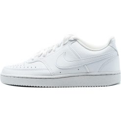 Tenisówki Nike Model Court Vision Low Be Kolor Biały. Białe obuwie sportowe damskie Nike, z materiału, bez zapięcia, tenisowe. Za 299.99 zł.