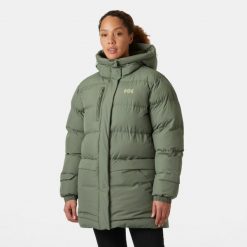 Damska długa kurtka z kapturem Helly Hansen Aurora. Zielone kurtki damskie Helly Hansen, na zimę, bez wzorów, z puchu, z kapturem. W wyprzedaży za 1,252.50 zł.