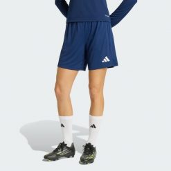 Szorty treningowe Entrada26. Białe spodenki sportowe damskie Adidas, s, bez wzorów, z materiału, z standardowym stanem, do piłki nożnej, climacool (adidas). Za 99.95 zł.