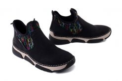 RIEKER 45957-00 black, półbuty damskie. Czarne półbuty damskie Rieker, bez wzorów, bez obcasa, bez zapięcia. Za 329.90 zł.