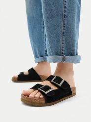 G-Star Raw Klapki CWB-WS-1128-50-S Czarny. Czarne klapki damskie G-Star, bez wzorów, ze skóry, bez obcasa, bez zapięcia. Za 179.99 zł.