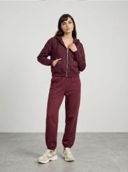 Dresowa rozpinana bluza z kapturem - czerwony. Czerwone bluzy damskie Sinsay, l, bez wzorów, z dresówki, z kapturem. Za 39.99 zł.