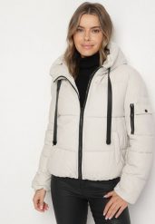 Biała Pikowana Kurtka Puffer z Kapturem i Ozdobnymi Taśmami Relania. Białe kurtki damskie Born2be, l, bez wzorów, z dzianiny, z kapturem. Za 169.99 zł.
