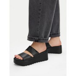 Klapki G-Star. Czarne klapki damskie G-Star, bez wzorów, bez obcasa, bez zapięcia. Za 149.99 zł.