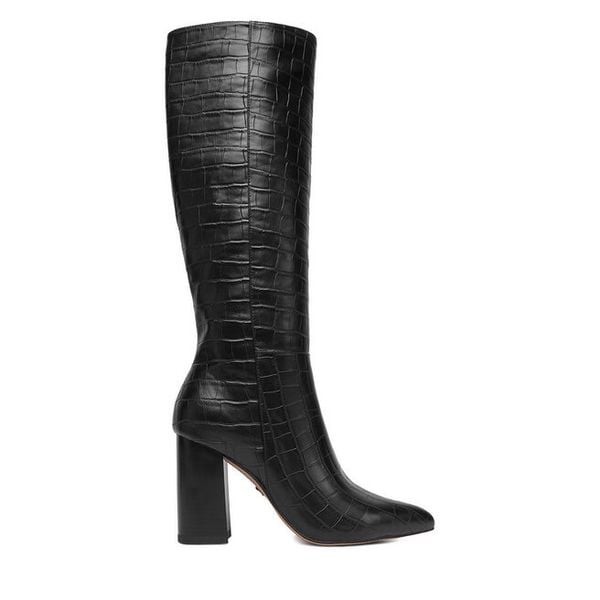 Kozaki Nine West. Czarne kozaki damskie Nine West, bez obcasa, na słupku, bez zapięcia. Za 199.99 zł.