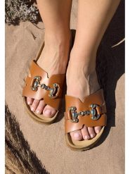 BABUNKERS Family Skórzane klapki w kolorze brązowym rozmiar: 40. Brązowe klapki damskie BABUNKERS Family, bez wzorów, z otwartym noskiem, bez obcasa, bez zapięcia. Za 153.71 zł.