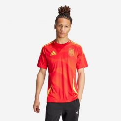 Koszulka piłkarska drużyny Hiszpanii ADIDAS domowa. Czerwone koszulki damskie Adidas, l, bez wzorów, bez kołnierzyka, bez ramiączek. W wyprzedaży za 279.99 zł.