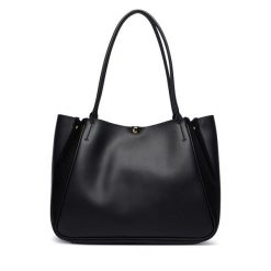 Torebka Coccinelle. Czarne shopper bag Coccinelle, bez wzorów, bez dodatków. Za 1,549.00 zł.