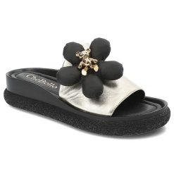 Złote Klapki Chebello Eleganckie Wsuwane Obuwie Damskie Z Broszką. Żółte klapki damskie CheBello, bez wzorów, z materiału, bez obcasa, bez zapięcia. Za 329.00 zł.