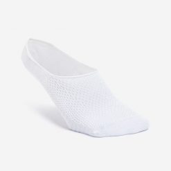 Skarpety niskie 3 sztuki. Białe skarpetki damskie Decathlon, bez wzorów, z bawełny. Za 39.99 zł.
