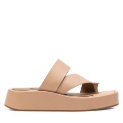 Japonki GINO ROSSI. Brązowe klapki damskie Gino Rossi, bez wzorów, bez obcasa, bez zapięcia. Za 379.99 zł.