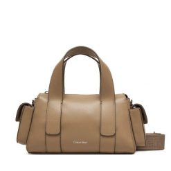 Torebka Calvin Klein. Brązowe torebki klasyczne damskie Calvin Klein, bez dodatków. Za 489.99 zł.