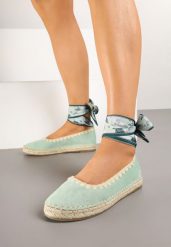 Jasnozielone Espadryle ze Wzorzystym Wiązaniem Przy Kostce Zdobione Plecionką Lortevia. Zielone espadryle damskie Renee, z aplikacjami, z zamszu, bez obcasa, na obcasie. Za 74.99 zł.