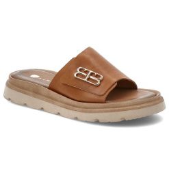 Brązowe Klapki Armodo Stylowe Obuwie Damskie Ze Skóry Naturalnej. Brązowe klapki damskie Armodo, bez wzorów, ze skóry, bez obcasa, bez zapięcia. Za 289.00 zł.