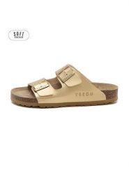 Teegu Klapki w kolorze złotym rozmiar: 40. Żółte klapki damskie teegu, bez wzorów, z otwartym noskiem, bez obcasa, bez zapięcia. Za 121.99 zł.