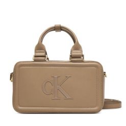 Torebka Calvin Klein. Brązowe torebki klasyczne damskie Calvin Klein, bez dodatków. Za 489.99 zł.