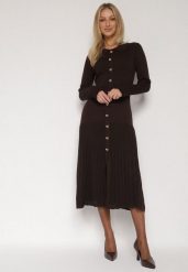Brązowa Wiskozowa Sukienka Sweterkowa z Guzikami Zozaria. Brązowe sukienki damskie Born2be, bez wzorów, z wiskozy, eleganckie, bez ramiączek. Za 159.99 zł.