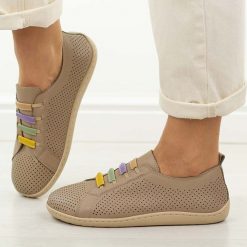 Beżowe skórzane półbuty damskie barefoot Jezzi Ol38-5. Brązowe półbuty damskie Jezzi, na jesień, w ażurowe wzory, z jeansu, bez obcasa, na płaskiej podeszwie, bez zapięcia. Za 239.00 zł.