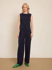 BGN Kamizelka w kolorze granatowym rozmiar: 38. Niebieskie kamizelki damskie BGN, bez wzorów, bez kaptura. Za 86.99 zł.